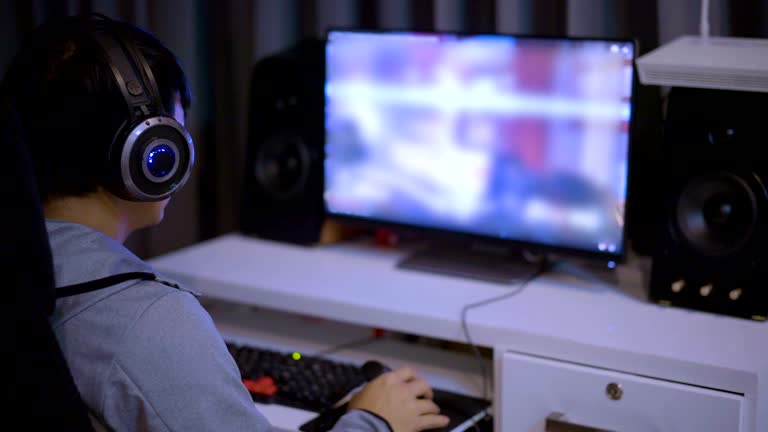 How to Find Success in Competitive Online Live Game Tournaments